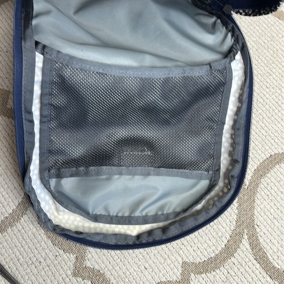 The North Face Wise Guy Backpack, Navy White, Medium Size school bag, hiking - Picture 15 of 17